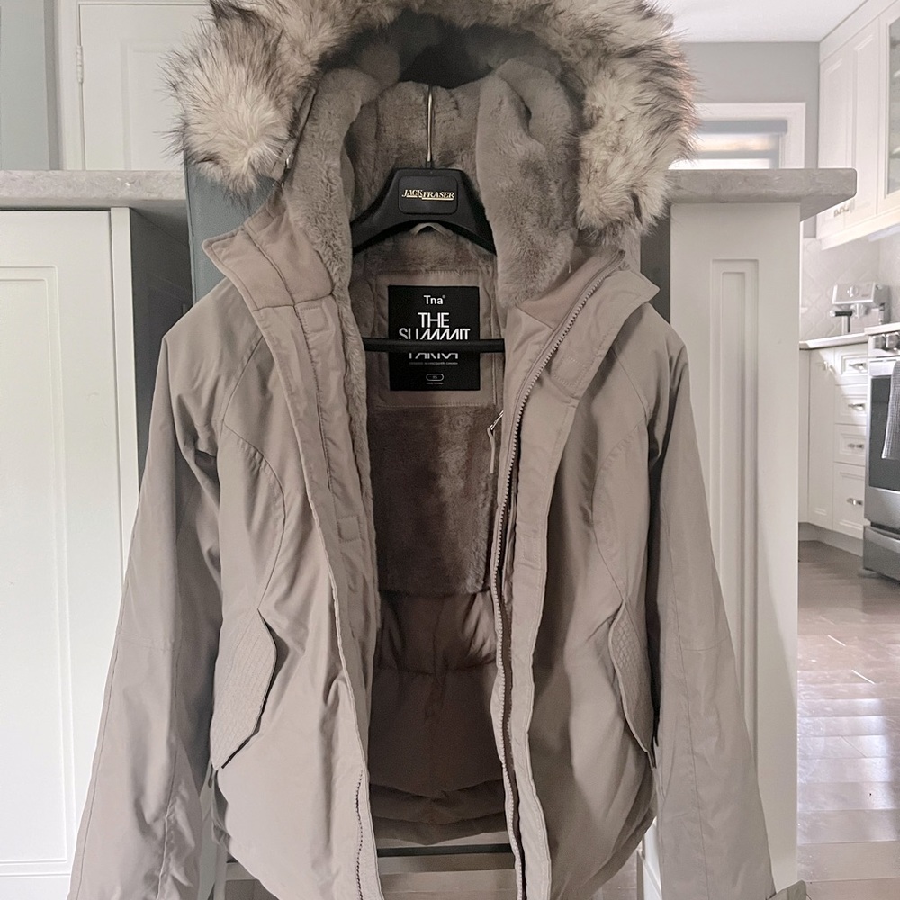 BRAND NEW Tna The Summit Parka Short